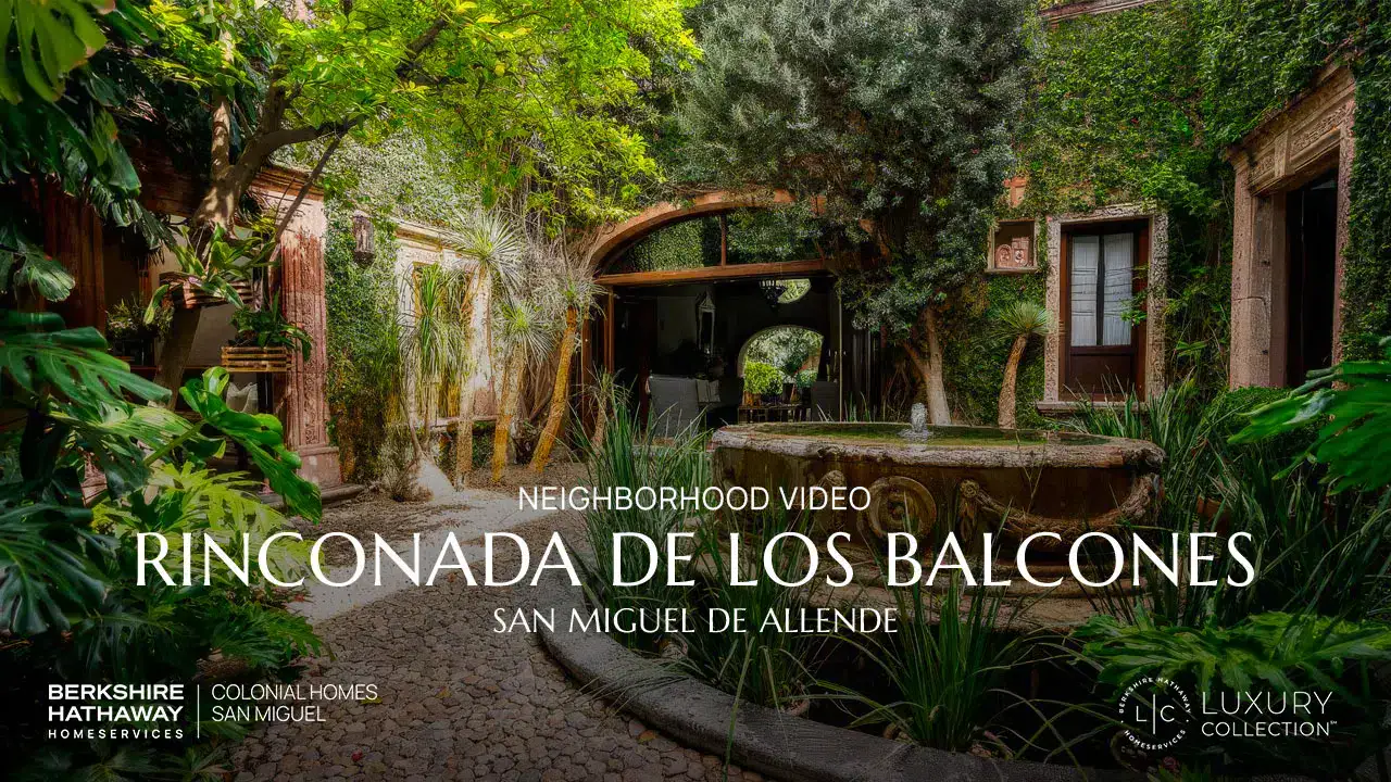 Lush colonial courtyard with a stone fountain and arched entrance; overlay promotes Rinconada de Los Balcones neighborhood video in San Miguel de Allende.