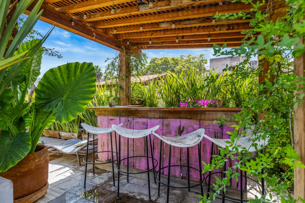 Casa Clae, pergola bar with stools and tropical foliage, San Miguel de Allende