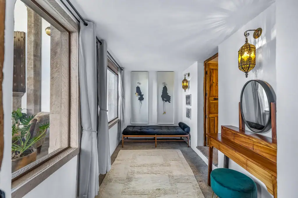 Casa Clae, hallway with a daybed, a vanity and a lantern sconce, San Miguel de Allende