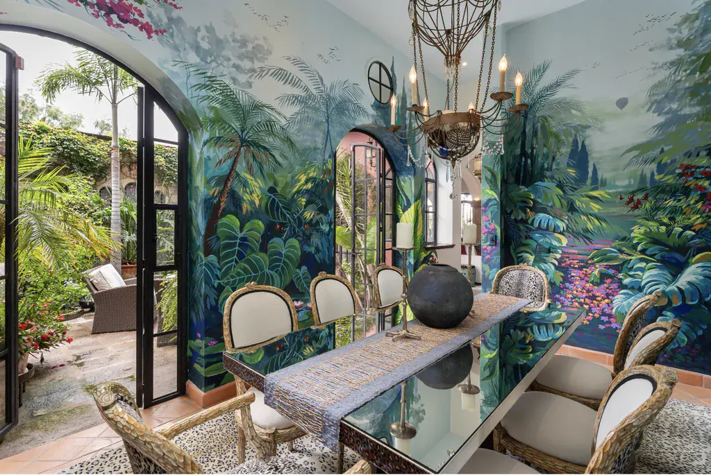 Casa del Arroyo, dining room with steel-framed doors open to the garden, San Miguel de Allende
