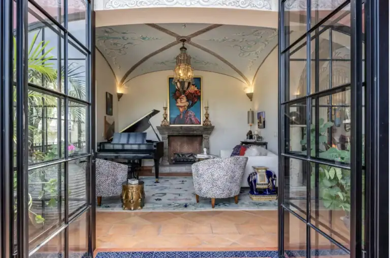 Casa del Arroyo, sitting room with steel-framed doors opening to the terrace, San Miguel de Allende
