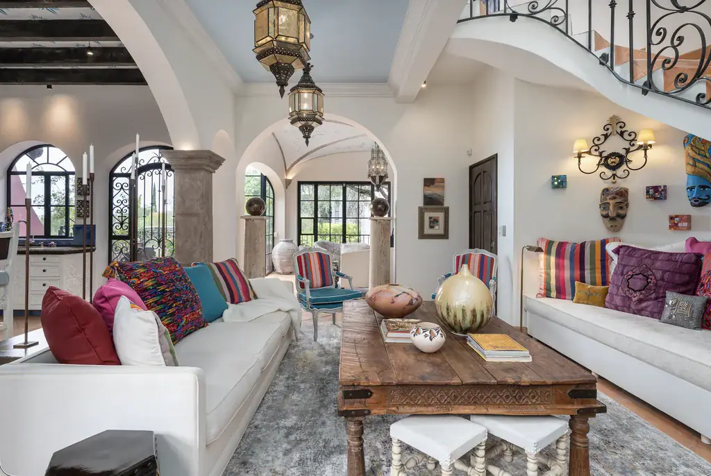 Casa del Arroyo, living room with white sofas and a view to the garden doors, San Miguel de Allende