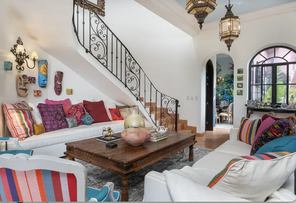 Casa del Arroyo, living room with striped cushions and arched windows, San Miguel de Allende