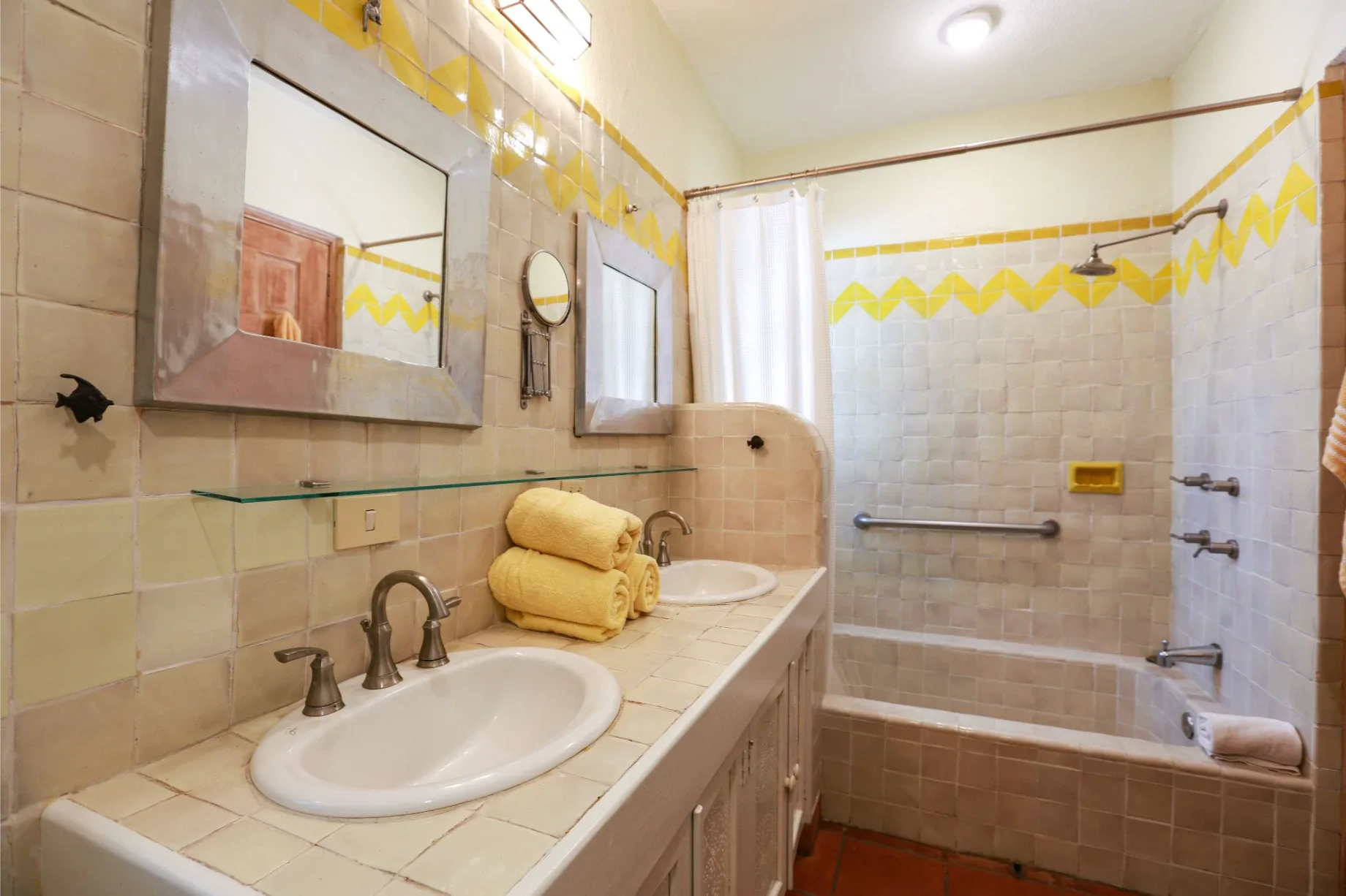 Casa Privada Baeza, bathroom with a tiled double vanity and a tub shower, San Miguel de Allende