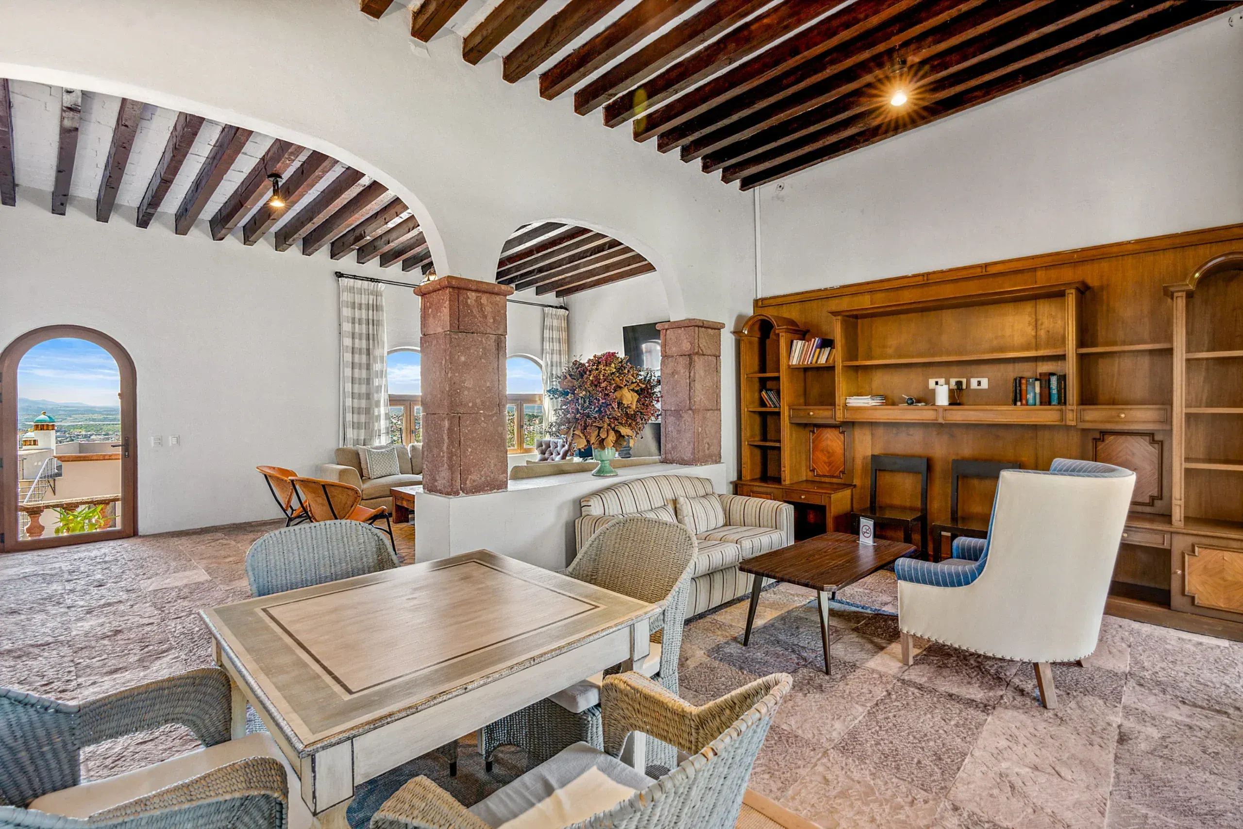 Casa Romana, clubhouse seating area with arched windows, San Miguel de Allende