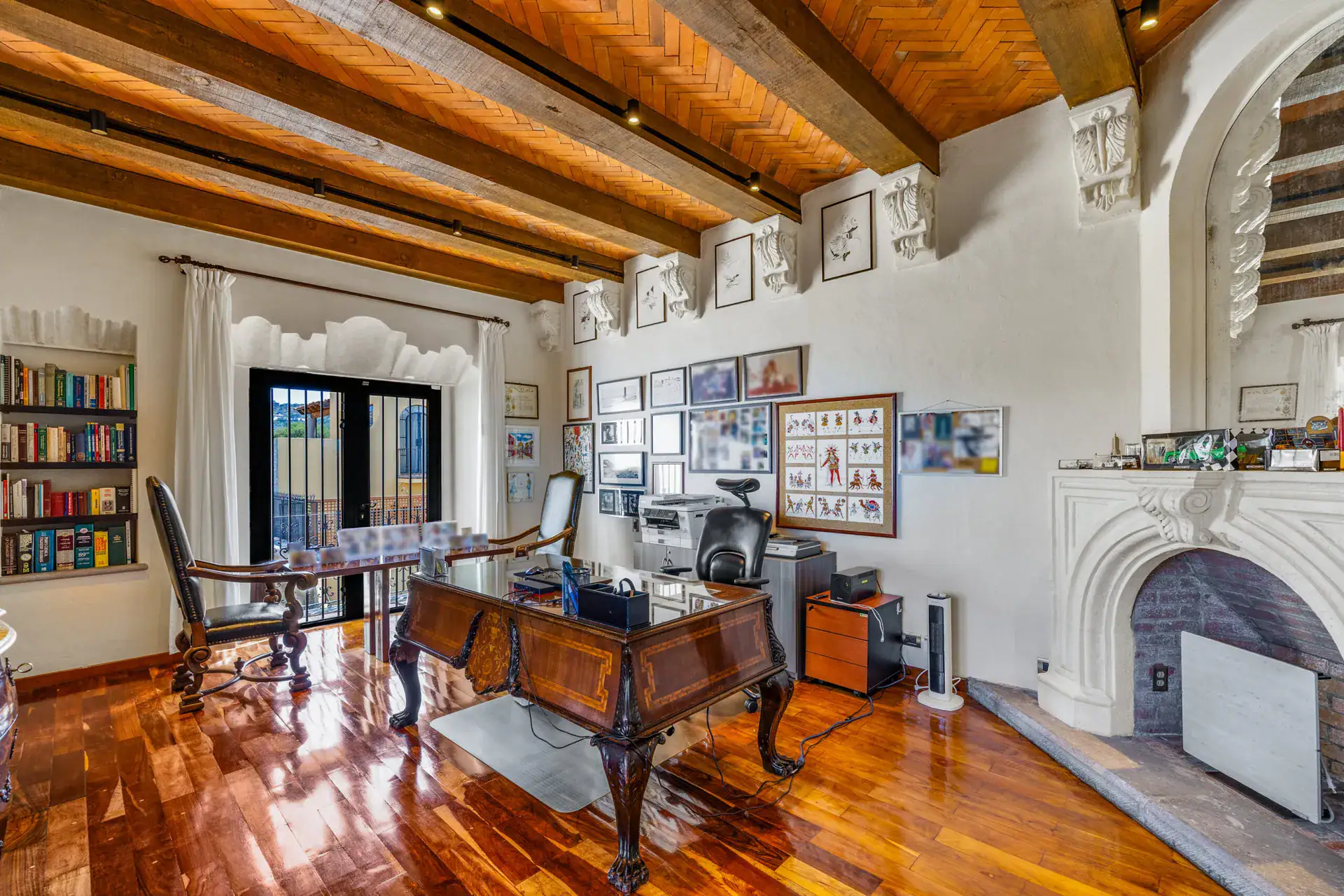Casa 28 de Abril Norte, office with a wooden desk, bookshelves, a stone fireplace and a beamed ceiling, San Miguel de Allende