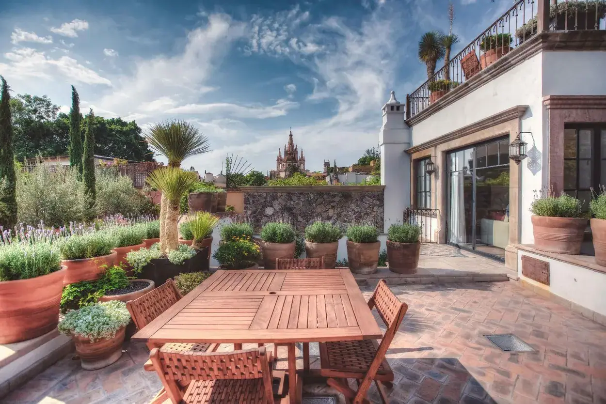 Casa Aldama, terrace dining table with a view of the Parroquia, San Miguel de Allende