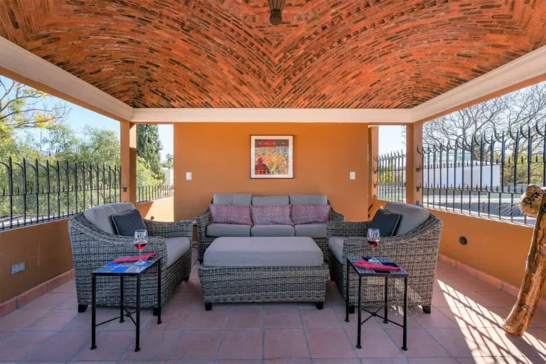 Casa Caminando, covered rooftop terrace with a brick vaulted ceiling and wicker sofas, San Miguel de Allende
