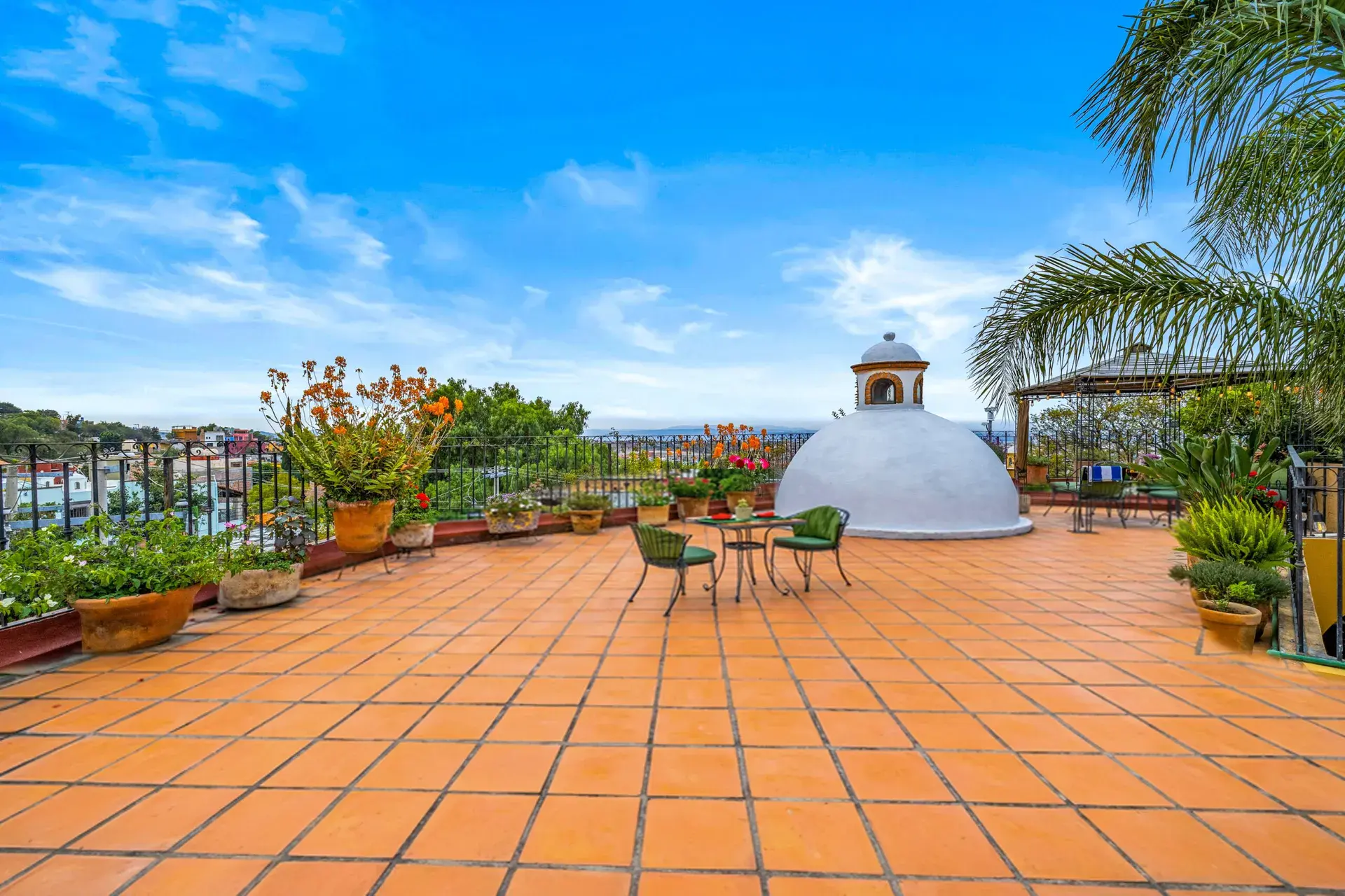 Casa Caracol Rojo, rooftop terrace with a tile floor and a view of the hills, San Miguel de Allende