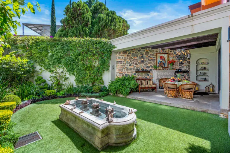 Casa Cleo Petra, backyard lawn with a stone hot tub and a covered outdoor dining area, San Miguel de Allende