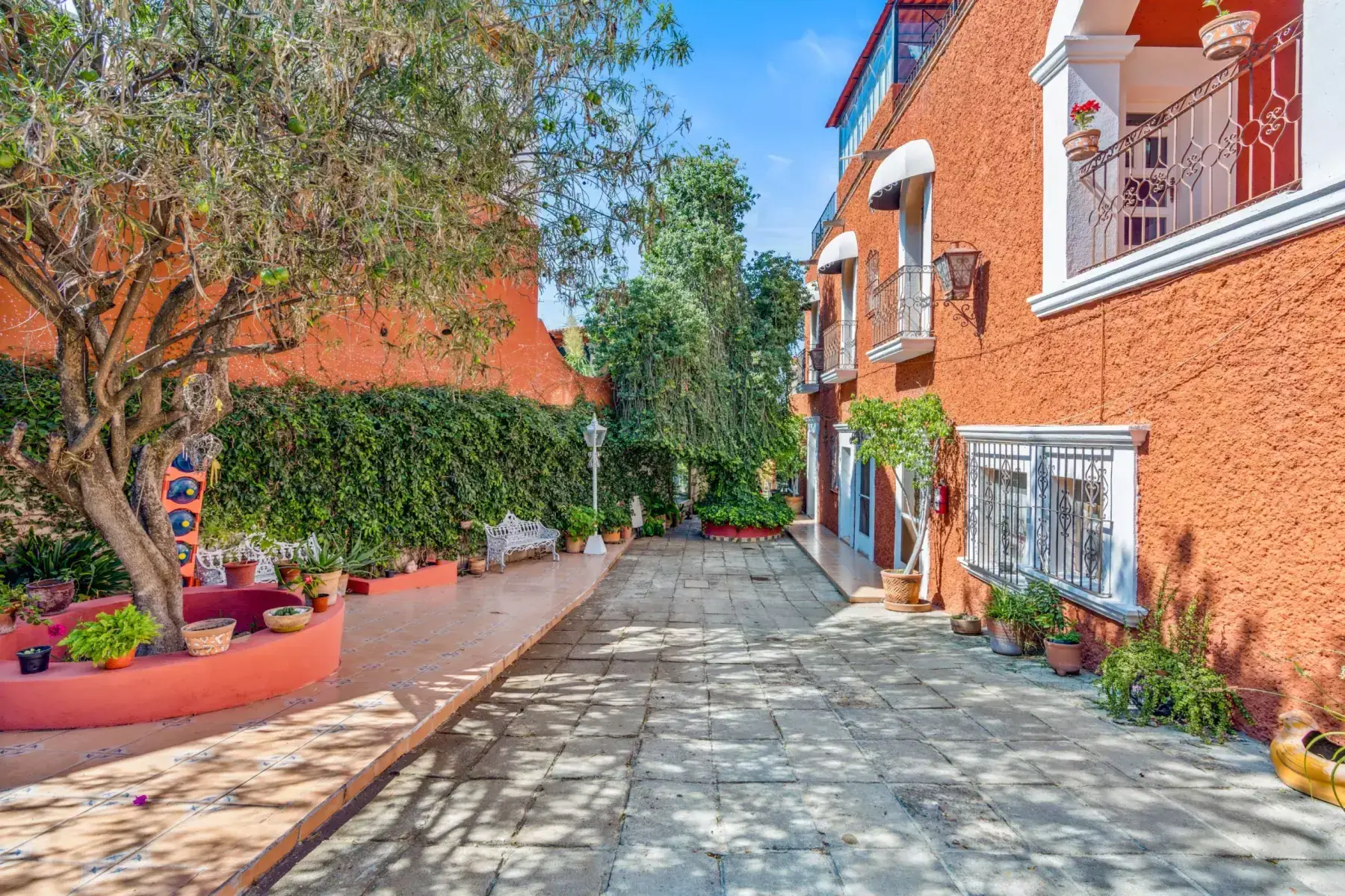 Casa de los Espejos, cobblestone private lane lined with a shady garden, San Miguel de Allende