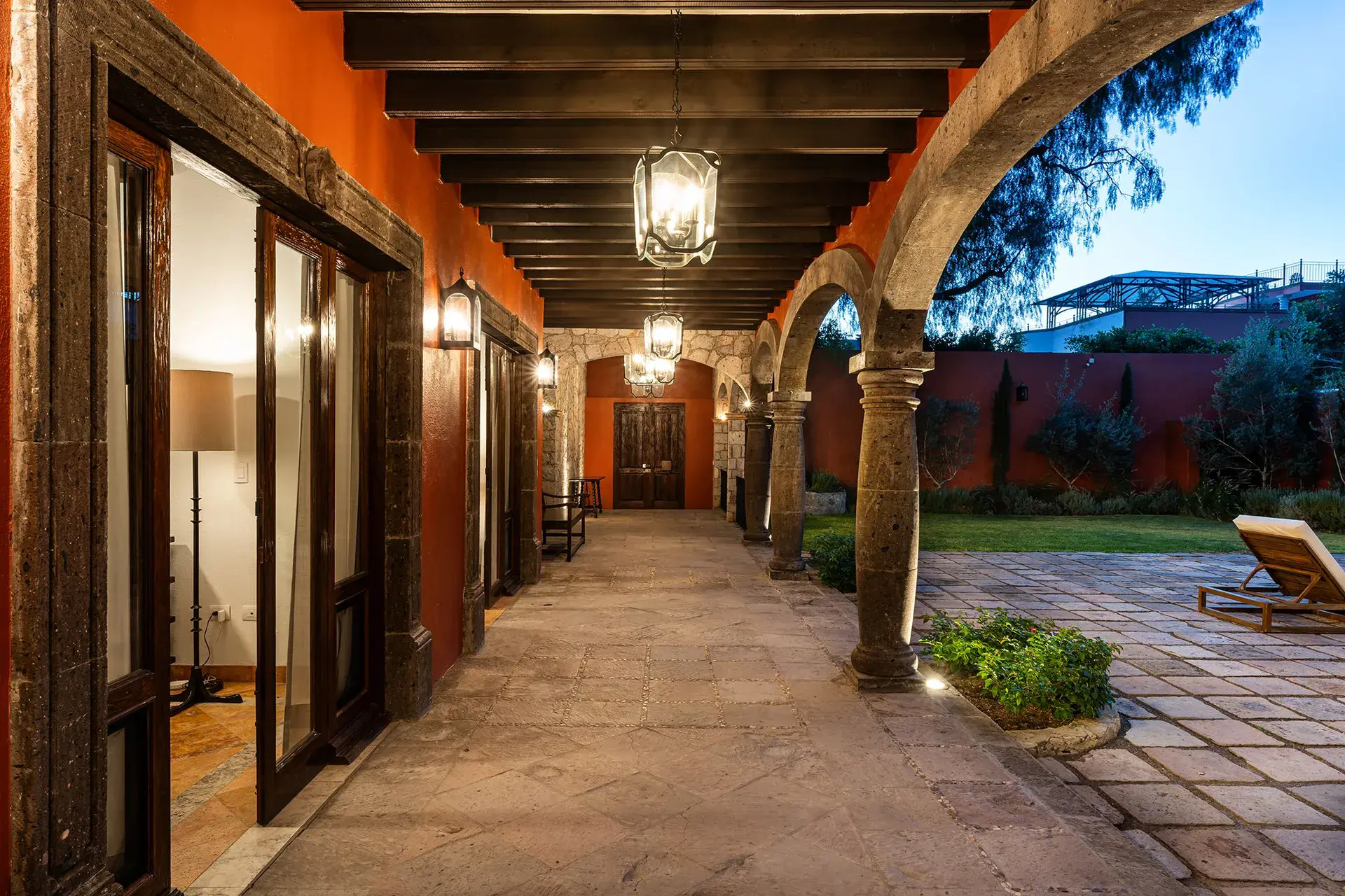 Casa Del Cardo, stone arcade along the courtyard with lanterns, San Miguel de Allende