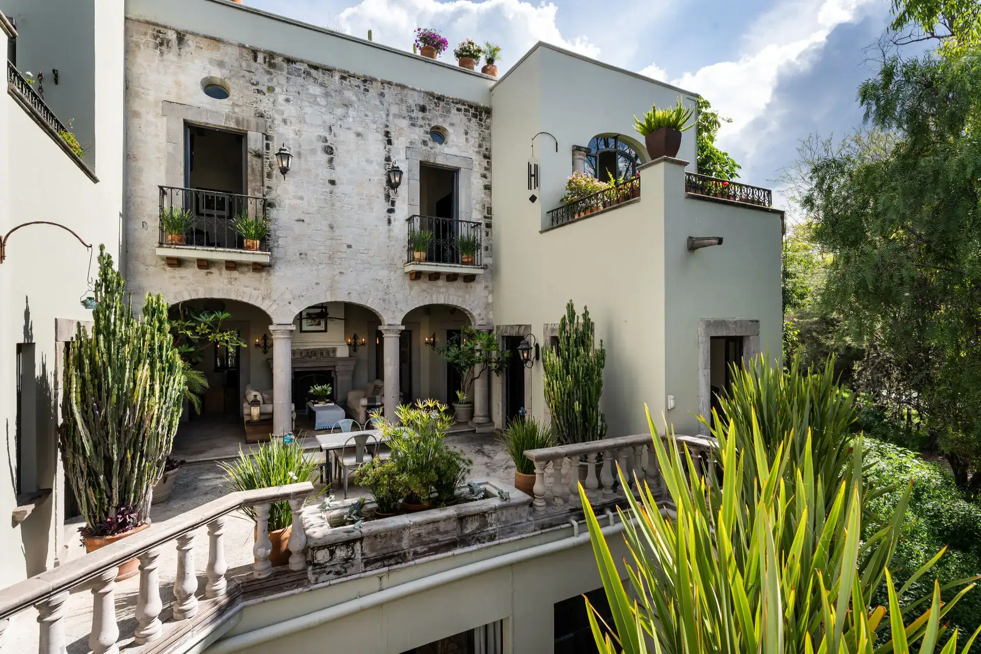 Casa Dos Casas, view over a stone balustrade to the two-story arcaded courtyard of the house, San Miguel de Allende