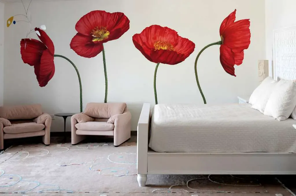 Casa Eloísa, bedroom with a mural of red poppies and two armchairs, San Miguel de Allende