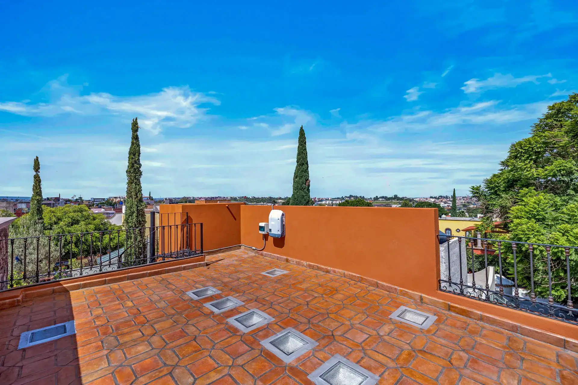 Casa Flora, roof terrace with terracotta tiles, skylights and a view over the town, San Miguel de Allende