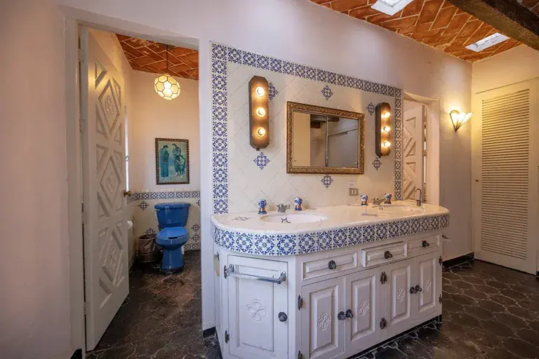Casa Gracia, bathroom with a tiled double vanity and blue and white tile accents, San Miguel de Allende
