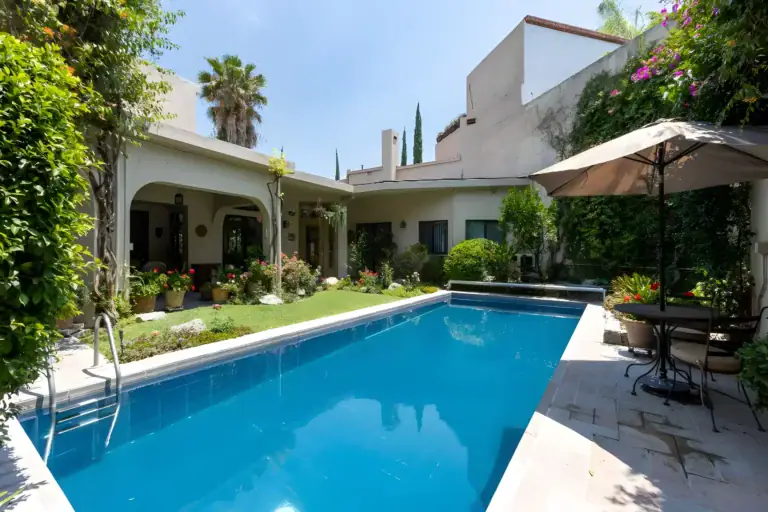 Casa Guadiana, swimming pool with a lawn, garden and the arched courtyard of the single-story house, San Miguel de Allende