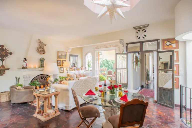 Casa Kate, living and dining area with a glass table and an arched fireplace, San Miguel de Allende