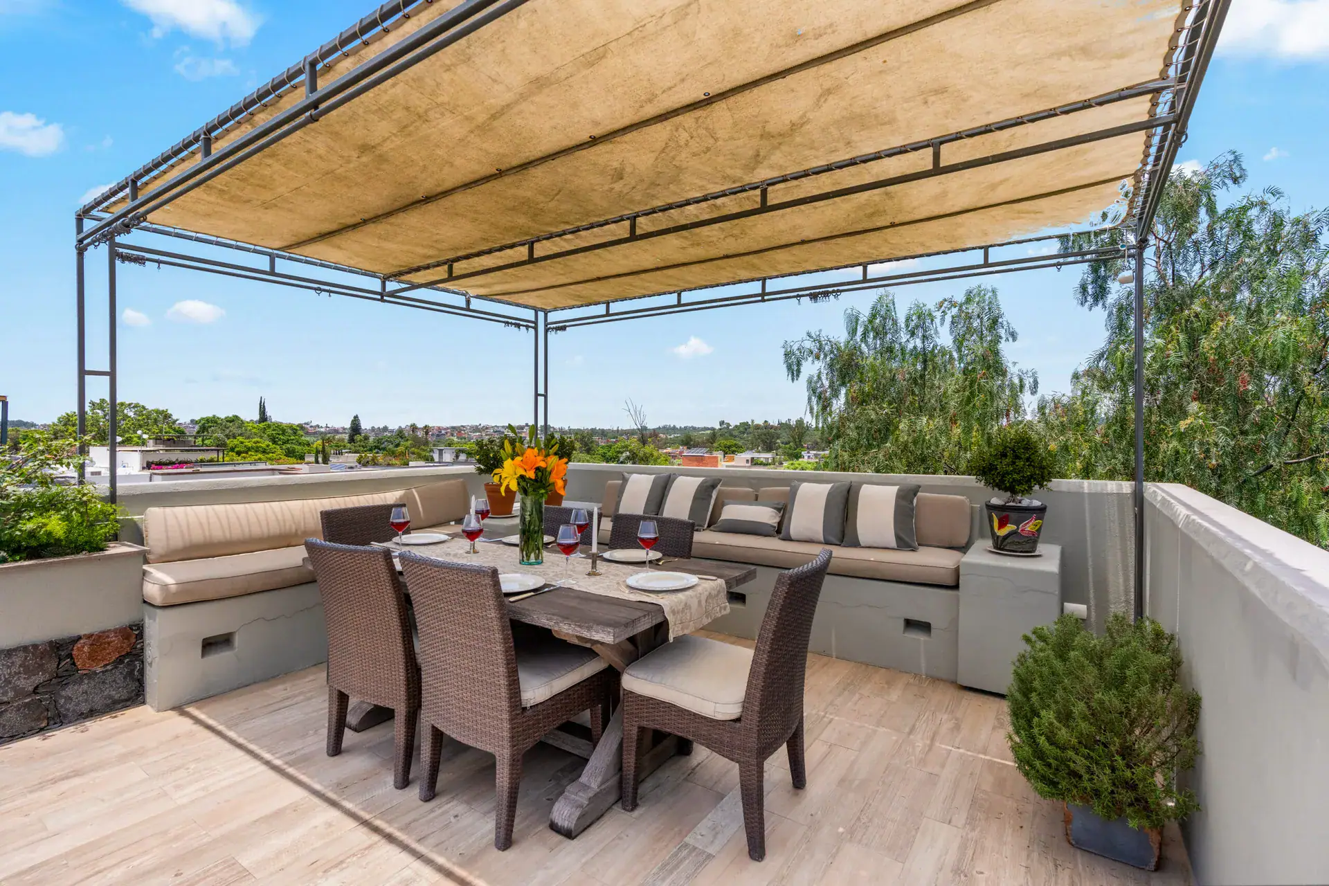 Casa Lula, rooftop terrace with a dining set and a built-in sofa above the neighborhood, San Miguel de Allende
