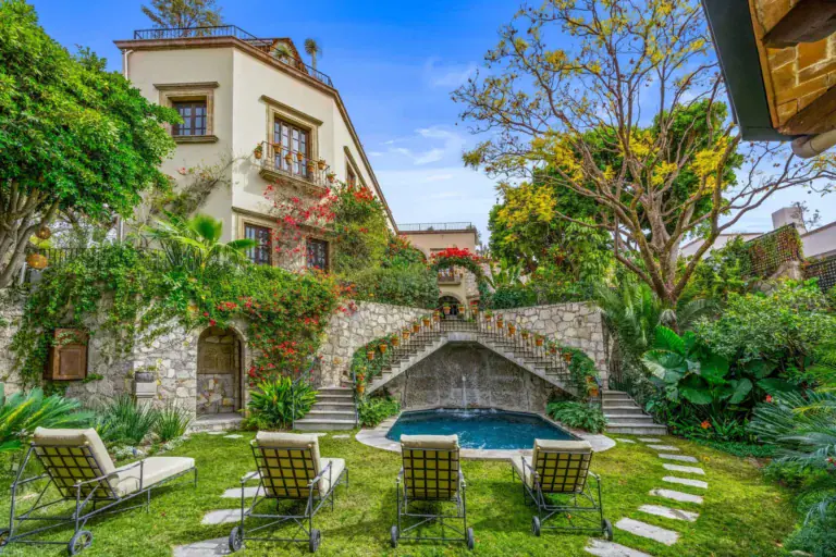 Casa Luz, garden courtyard with a plunge pool, lounge chairs and a stone stairway, San Miguel de Allende