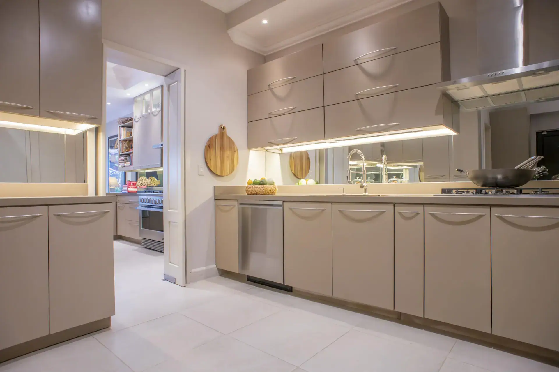 Casa Lyla, kitchen with a stainless range hood, a dishwasher and under-cabinet lighting, San Miguel de Allende