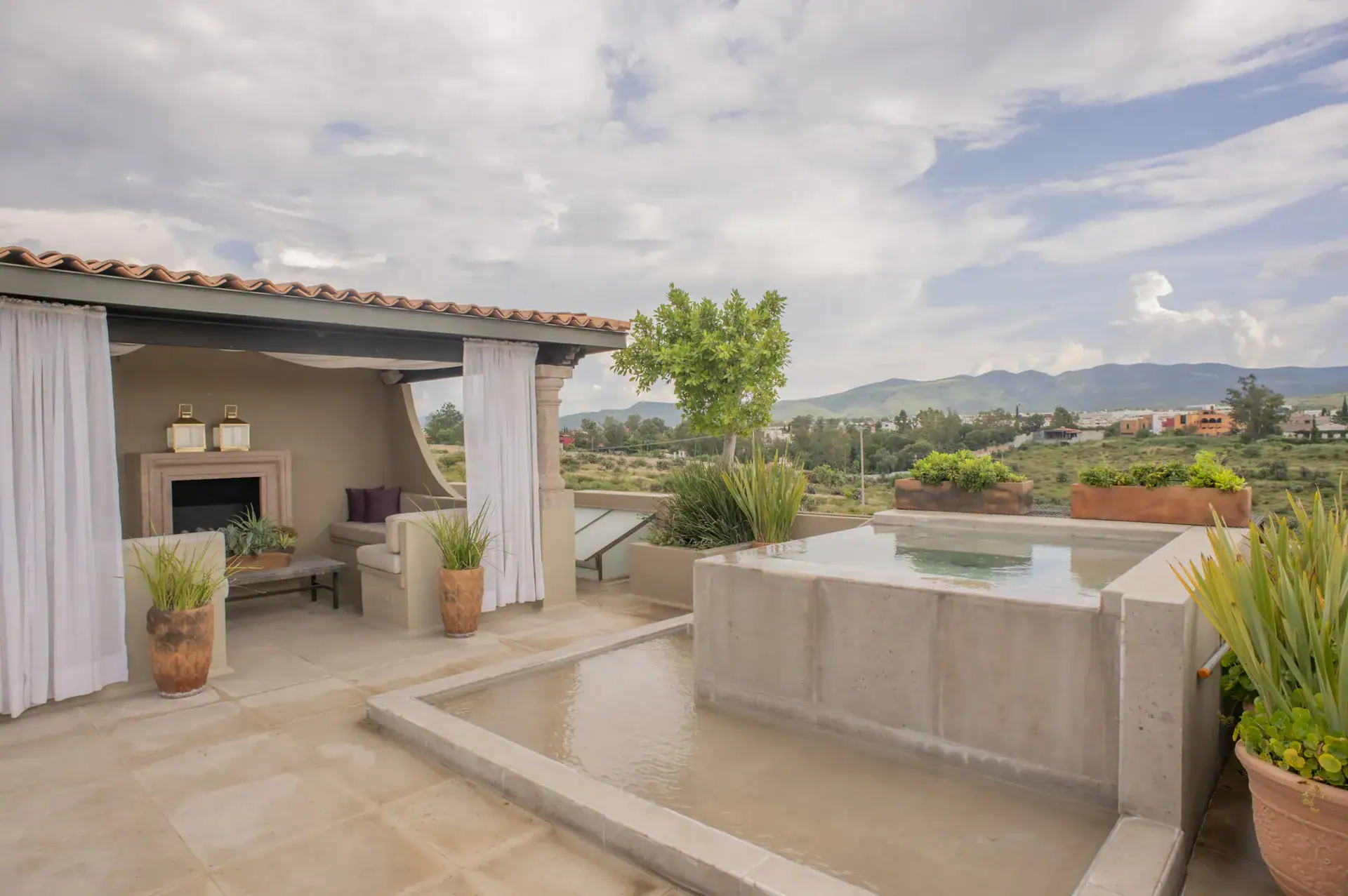 Casa Lyla, rooftop terrace with a covered lounge, a fireplace and a plunge pool, San Miguel de Allende