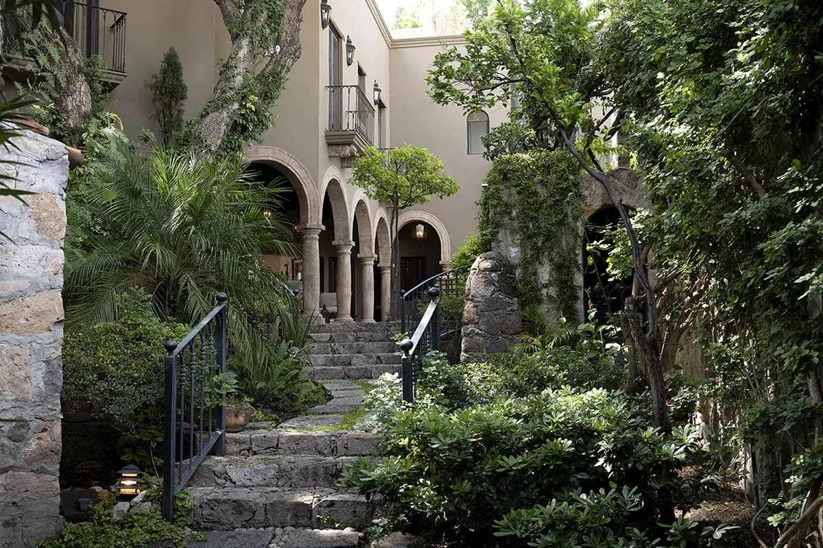 Casa Nola, stone garden stairway under a vine-covered archway, San Miguel de Allende