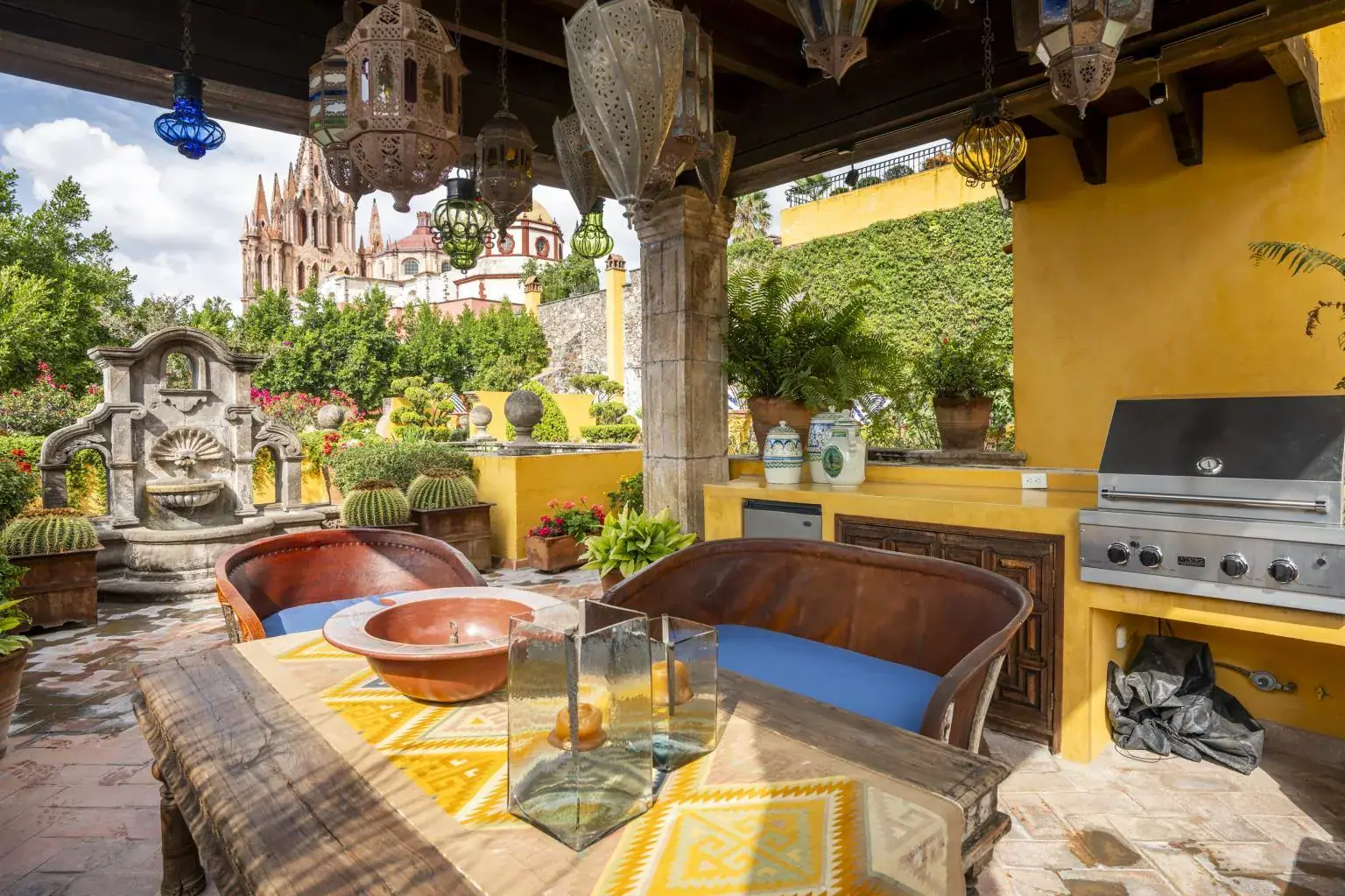 Casa Obelisco, covered terrace with an outdoor grill and a view of the Parroquia, San Miguel de Allende