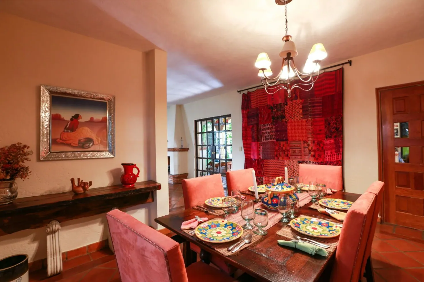 Casa Privada Baeza, dining room with a dark wood table and colorful tableware, San Miguel de Allende