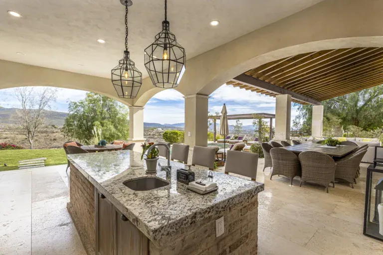 Mañanitas Residence, covered outdoor kitchen and dining terrace with arches and a pool view, San Miguel de Allende