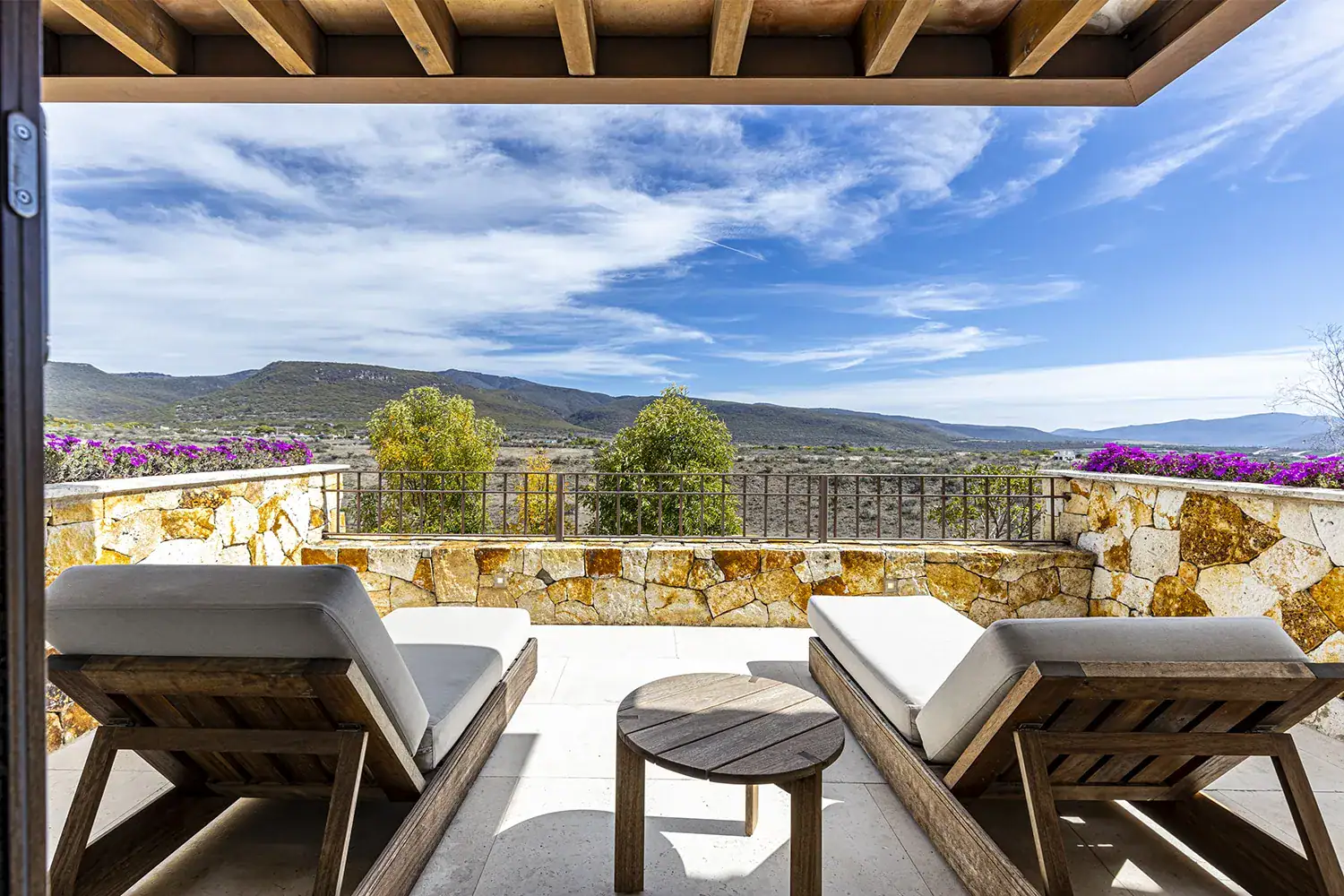 Mañanitas Residence, terrace with lounge chairs, a stone wall and bougainvillea, San Miguel de Allende