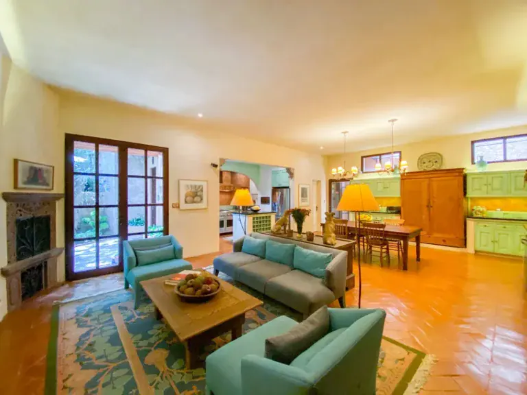 Villa Entre Sueños, living room opening to the kitchen with terracotta floors, San Miguel de Allende