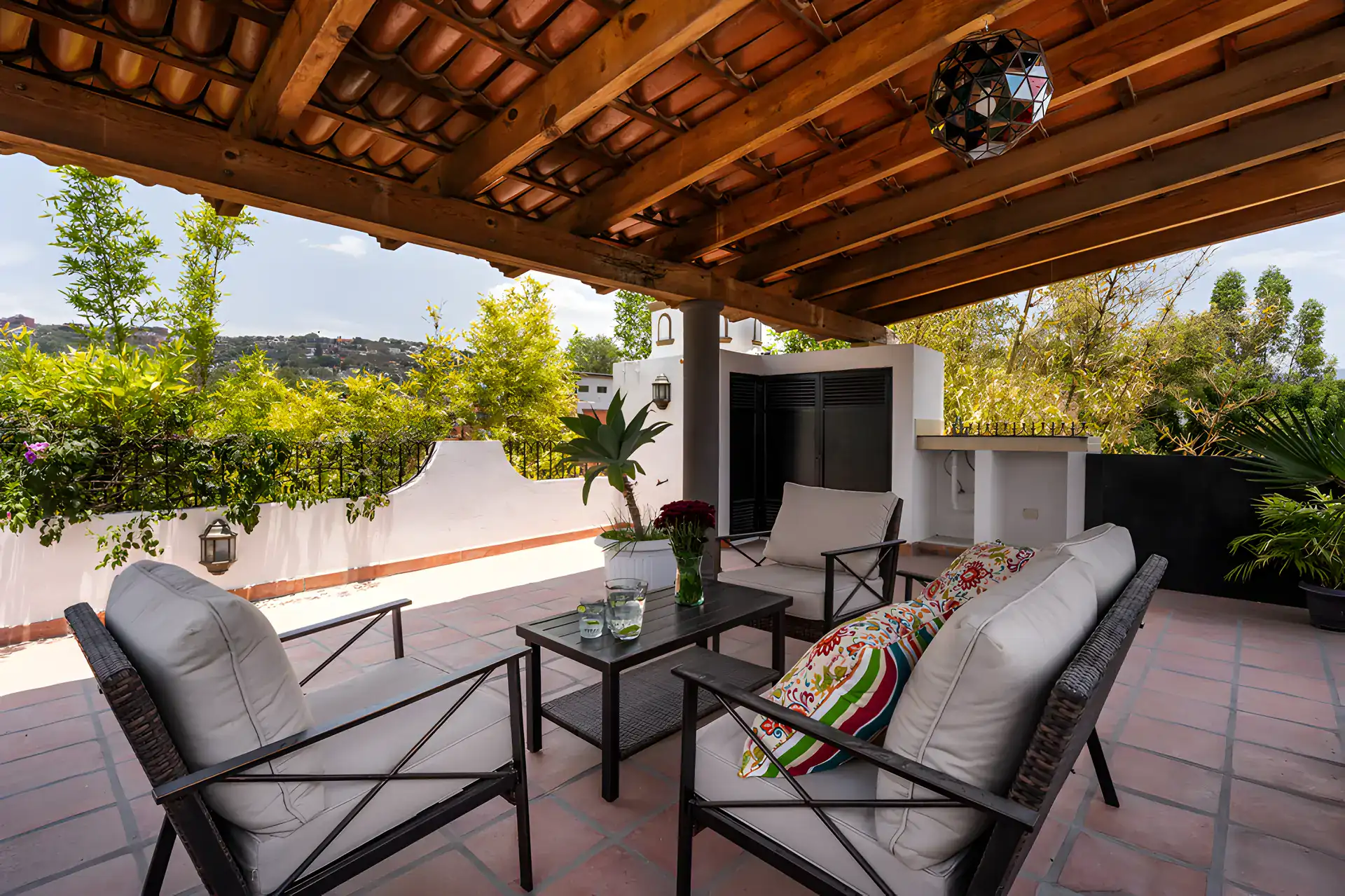 Villa Escondida, rooftop lounge with cushioned armchairs, a coffee table and a view of the hills, San Miguel de Allende