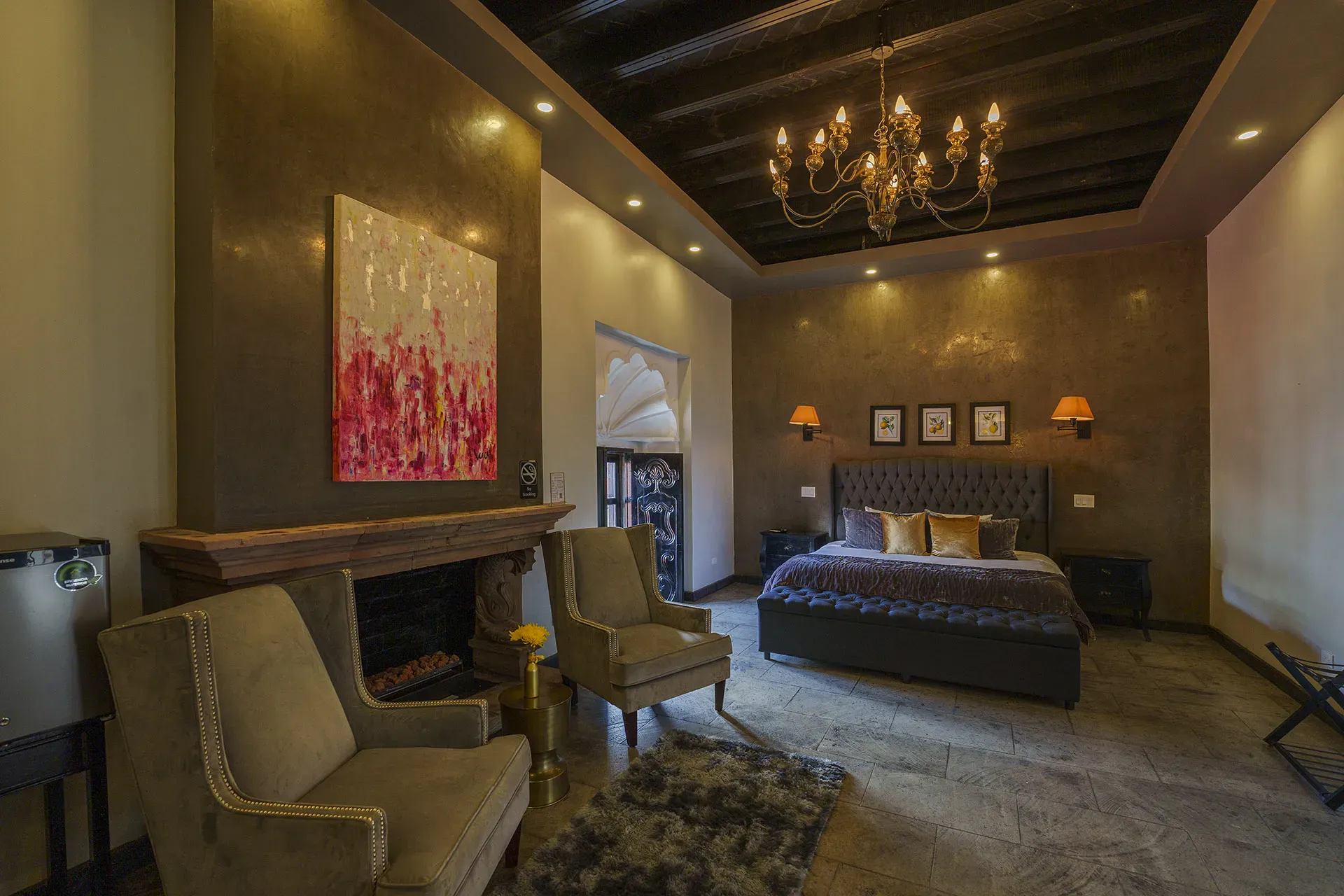 Villa Limón, suite with a seating area, fireplace and a chandelier, San Miguel de Allende