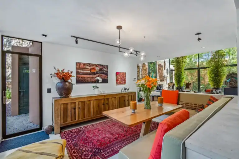 Villa Pacifica, wood dining table with a banquette seat, a sideboard and a Persian rug, San Miguel de Allende